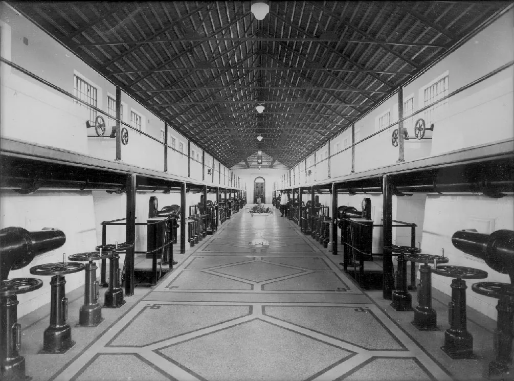 (Vista interior de la batería de filtros B, noviembre de 1939. Planta de Aguas Corrientes)
